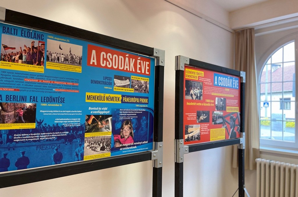 30 éve szabadon - kiállításmegnyitó 08